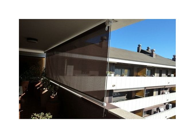 Store vertical à tiges sur-mesure jusqu'à 5x3m, 18T toile PVC Soltis